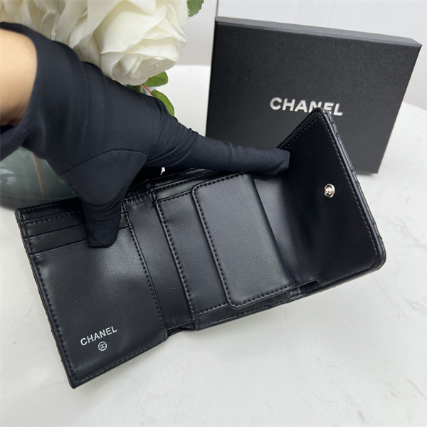 シャネル CHANEL 偽物 財布 三つ折り財布 レザー カード収納 メタル エレガント