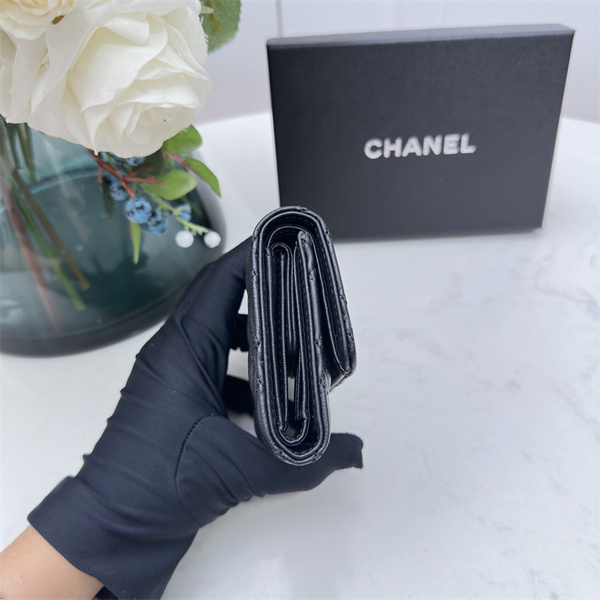 シャネル CHANEL 偽物 財布 三つ折り財布 レザー カード収納 メタル エレガント