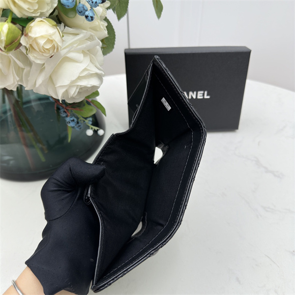 シャネル CHANEL 偽物 財布 三つ折り財布 レザー カード収納 メタル エレガント