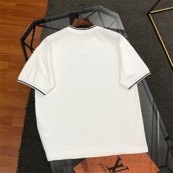 プラダ コピー Ｔシャツ 刺繡 ロゴ 定番 立体 シンプル ユニセックス ミニマル PRADA