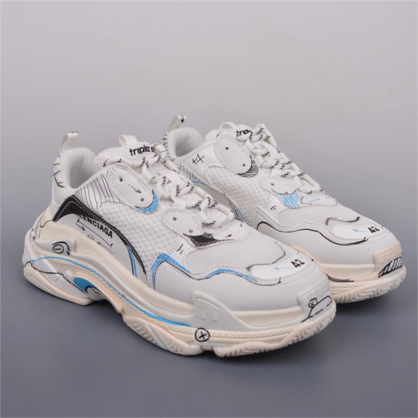 おすすめ♪♪ バレンシアガ コピー スニーカーTriple Sロゴ 落書き 刻印 BALENCIAGA