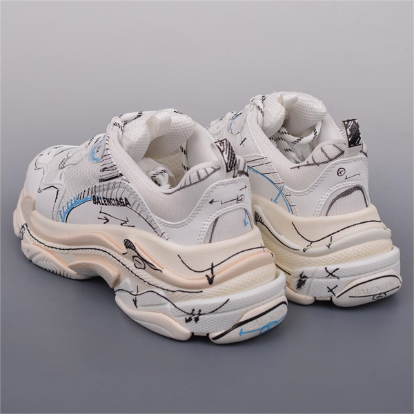 おすすめ♪♪ バレンシアガ コピー スニーカーTriple Sロゴ 落書き 刻印 BALENCIAGA