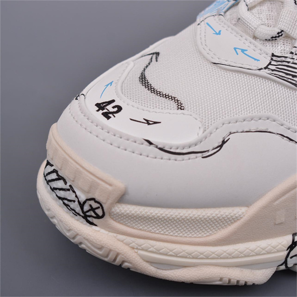 おすすめ♪♪ バレンシアガ コピー スニーカーTriple Sロゴ 落書き 刻印 BALENCIAGA