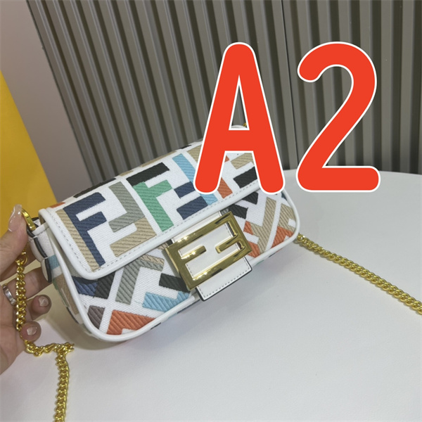 フェンディ スーパーコピー ショルダーバッグ カラーキャンバス FF刺繍 FENDI 牛革