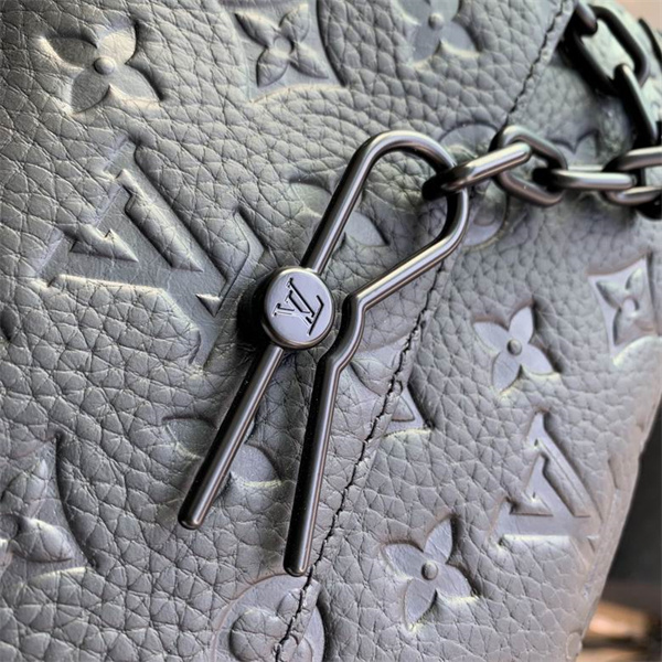 M23742 ルイヴィトン コピー メッセンジャーバッグ Taurillon エンボス LOUIS VUITTON