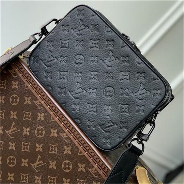 M23742 ルイヴィトン コピー メッセンジャーバッグ Taurillon エンボス LOUIS VUITTON