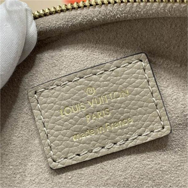 M82335 ルイヴィトン 偽物 バムバック モノグラム LOUIS VUITTON 調節可能なストラップ 