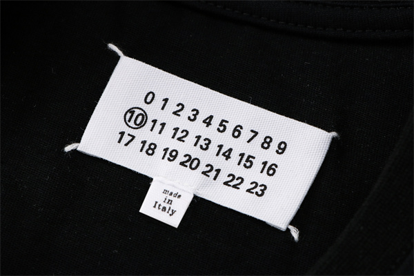 Tommy Cash x メゾン マルジェラ Maison Margiela コピー Ｔシャツ コラボ ロゴ プリント 数字