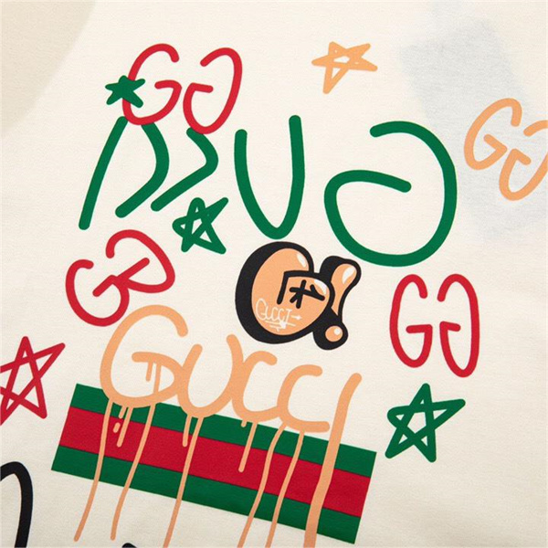 GUCCI スーパーコピー Ｔシャツ グラフィティ風 ロゴ プリント 純綿素材 2色