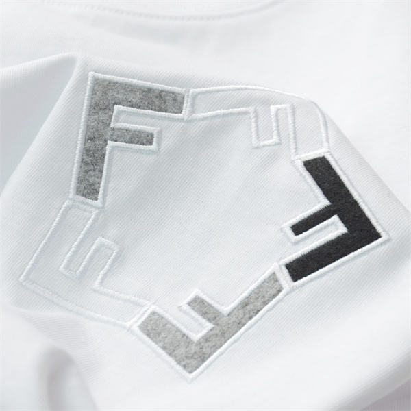FENDI コピー Ｔシャツ ロゴ 刺繡 星 クルーネック 純綿生地 男女兼用 フェンディ