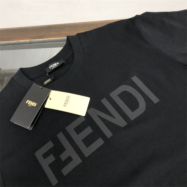 フェンディ 偽物 Ｔシャツ 立体感 FFロゴ プリント FENDI 通気性 シンプル