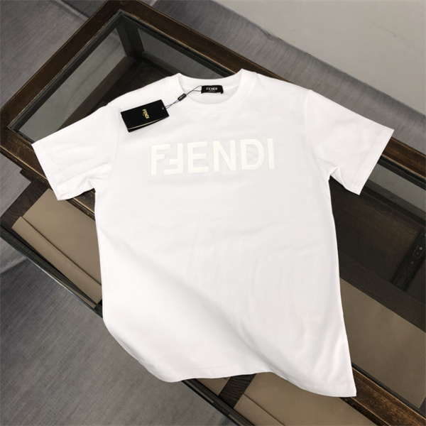 フェンディ 偽物 Ｔシャツ 立体感 FFロゴ プリント FENDI 通気性 シンプル