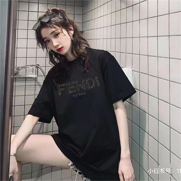 フェンディ 偽物 Ｔシャツ 貼り付け ロゴ 刺繡 純綿生地 FENDI 