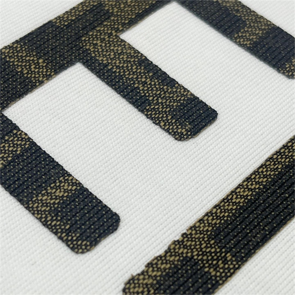 フェンディ 偽物 Ｔシャツ 貼り付け ロゴ 刺繡 純綿生地 FENDI 