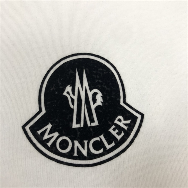 想像力豊かな MONCLER 偽物 Ｔシャツ ロゴデザイン プリント ワッペン 綿 モンクレール