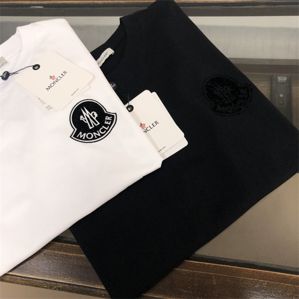 想像力豊かな MONCLER 偽物 Ｔシャツ ロゴデザイン プリント ワッペン 綿 モンクレール