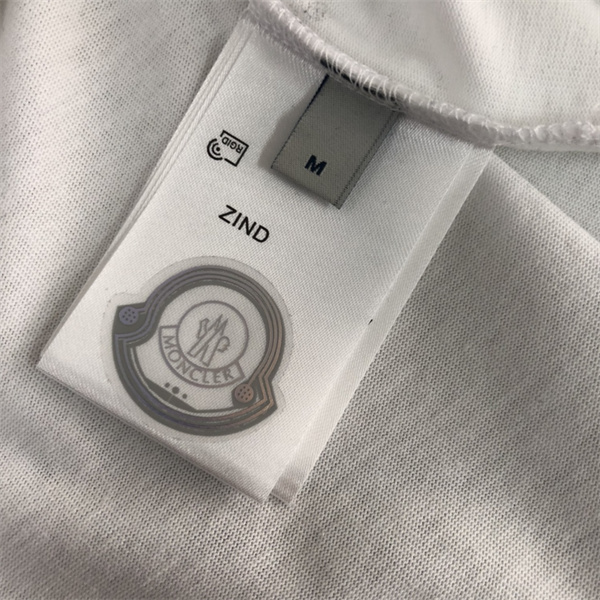 モンクレール 偽物 Ｔシャツ プリント 細かい ロゴ プリント柄 MONCLER 