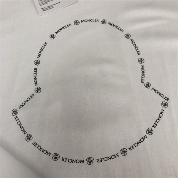モンクレール 偽物 Ｔシャツ プリント 細かい ロゴ プリント柄 MONCLER 