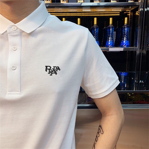 プラダ スーパーコピー ポロシャツ 刺繡ロゴ 純綿生地 ミニマリズム PRADA メンズ