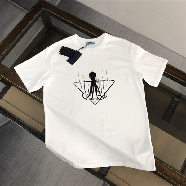 PRADA コピー Ｔシャツ ロゴ プリント たこ 墨の絵 三角 2色 プラダ 