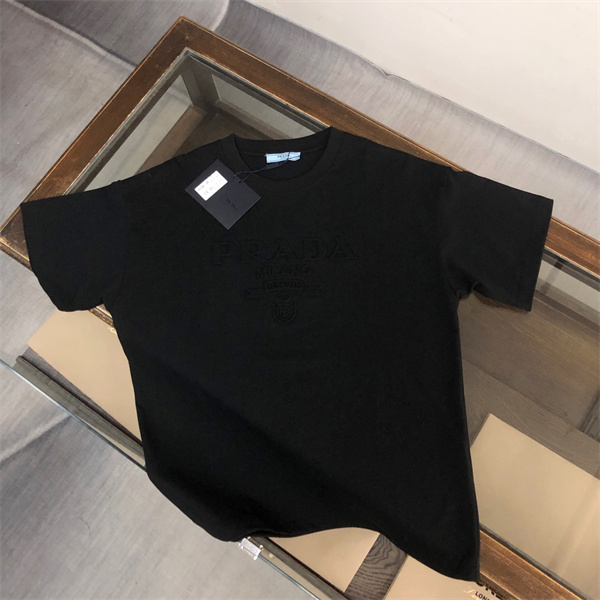 プラダ スーパーコピー Ｔシャツ エンボス 加工 ロゴ 純綿生地 3色 男女兼用 PRADA 