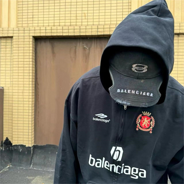 Manchester United F.C. x BALENCIAGA スーパー ジャケット サッカー ロゴ コットン フード付き  バレンシアガ