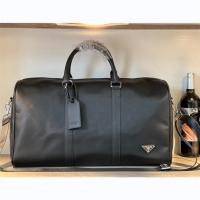 プラダ スーパーコピー ボストンバッグ ナイロン 調節可能ベルト メタル 三角 ロゴ PRADA
