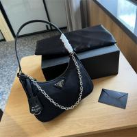 プラダ スーパーコピー ハンドバッグ 2005シリーズ メタルロゴ 軽い PRADA