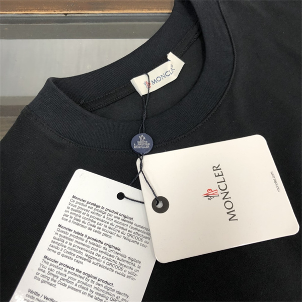 MONCLER コピー Ｔシャツ 英字 ロゴ プリント 通気性 綿 モンクレール