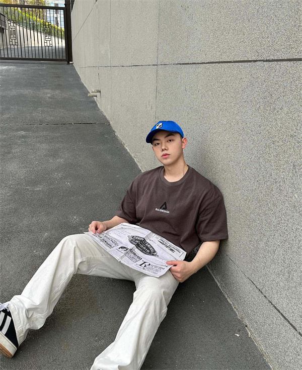 BALENCIAGA スーパーコピー Ｔシャツ 三角 ロゴ 刺繡 オーバーサイズ ユニセックス バレンシアガ