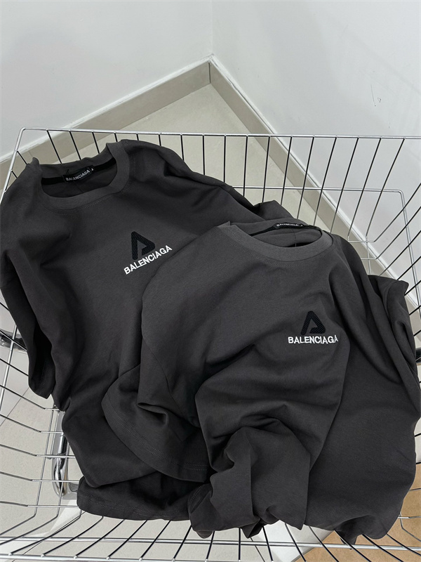 BALENCIAGA スーパーコピー Ｔシャツ 三角 ロゴ 刺繡 オーバーサイズ ユニセックス バレンシアガ