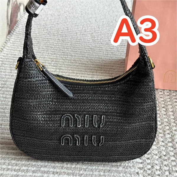 夏の雰囲気 ミュウミュウ コピー ハンドバッグ クロシェ編み ホーボーバッグ レザーロゴ MIUMIU
