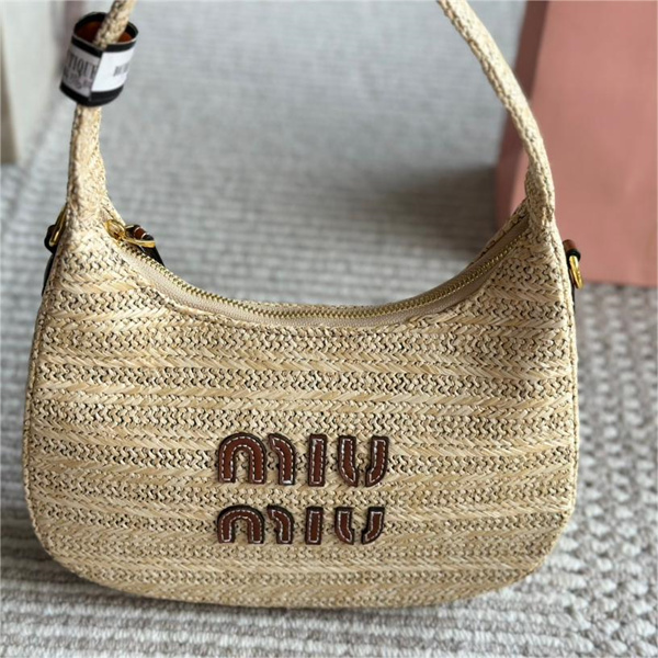 夏の雰囲気 ミュウミュウ コピー ハンドバッグ クロシェ編み ホーボーバッグ レザーロゴ MIUMIU