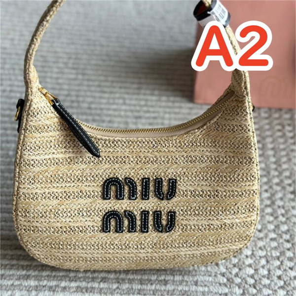 夏の雰囲気 ミュウミュウ コピー ハンドバッグ クロシェ編み ホーボーバッグ レザーロゴ MIUMIU