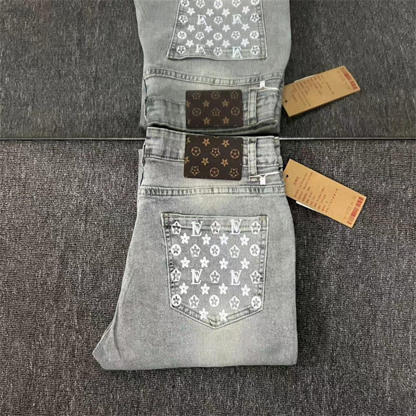 LOUIS VUITTON コピー デニムパンツ ジーンズ ロゴ プリント エンボス 加工 レザー ルイヴィトン 