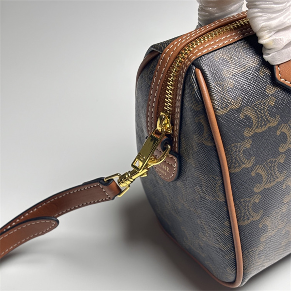 セリーヌ スーパーコピー ハンドバッグ 凱旋門 ロゴ モノグラム プリント TRIOMPHE CANVAS CELINE 