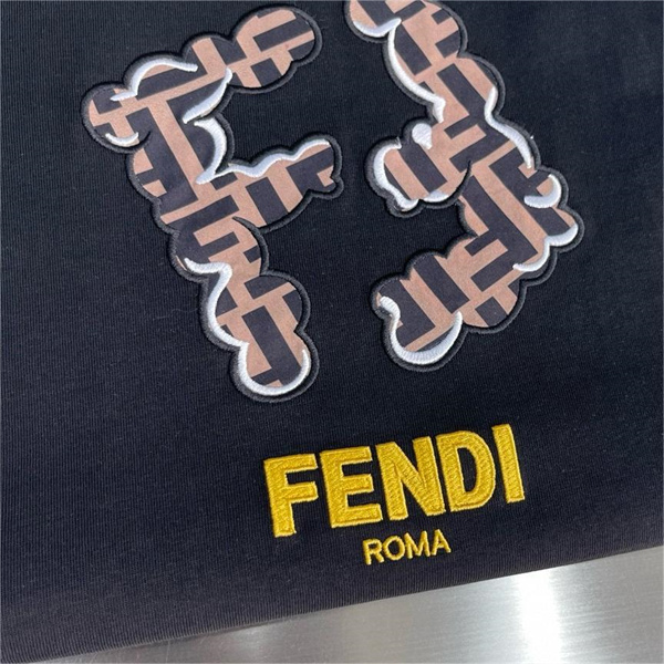 FENDI コピー Ｔシャツ ロゴ 立体感 FFロゴ 純綿生地 ユニセックス フェンディ