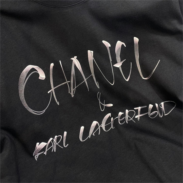 CHANEL スーパーコピー Ｔシャツ オーバーサイズ 落書きロゴ サイン 独特なスタイル ユニセックス シャネル