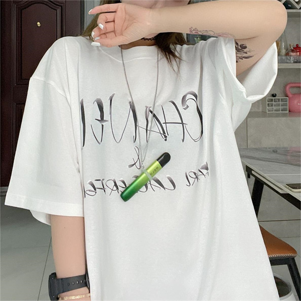 CHANEL スーパーコピー Ｔシャツ オーバーサイズ 落書きロゴ サイン 独特なスタイル ユニセックス シャネル