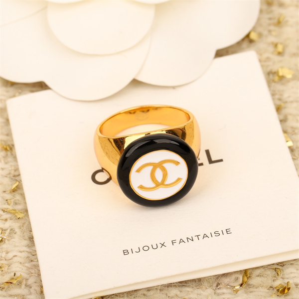 CHANEL 偽物 リング Vintage シリーズ CCロゴ ブラックとゴールド シャネル