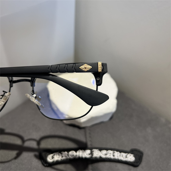 CHROME HEARTS コピー メガネ メタル ロゴ ブルーライト防止 フィット感 軽量 クロムハーツ 
