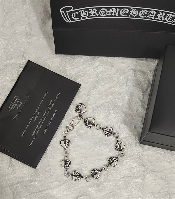 クロムハーツ コピー ブレスレット カットアウトハート ストリート 刻印 オシャレ CHROME HEARTS
