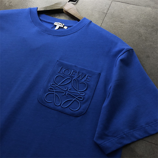ロエベ コピー Tシャツ カジュアル クラインブルー ロゴ エンボス 立体感 ユニセックス クルーネック