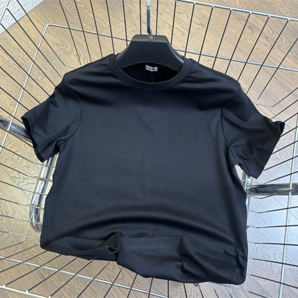 ロエベ スーパーコピー Tシャツ 定番 立体 エンボス 刺繡 ロゴ 柔らかい手触り 綿 ミニマリズム LOEWE