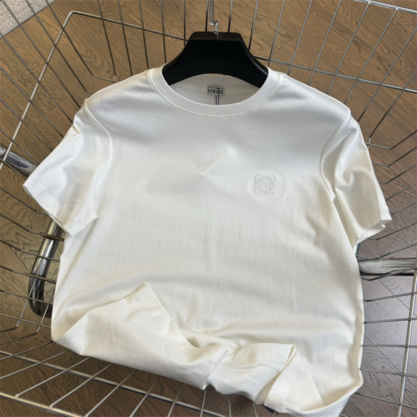 ロエベ スーパーコピー Tシャツ 定番 立体 エンボス 刺繡 ロゴ 柔らかい手触り 綿 ミニマリズム LOEWE