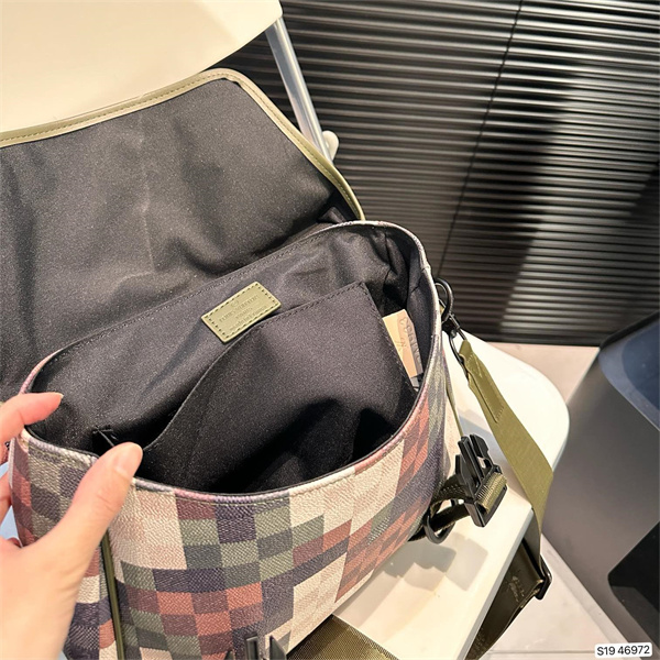LOUIS VUITTON コピー メッセンジャーバッグ LV トレイル シリーズ メンズ ルイヴィトン 