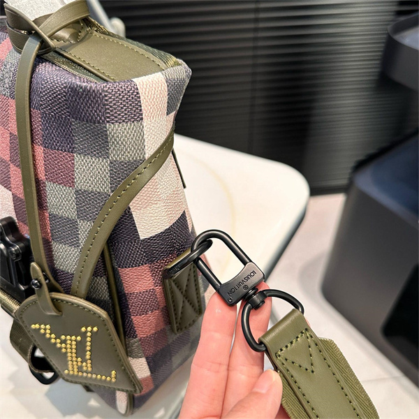 LOUIS VUITTON コピー メッセンジャーバッグ LV トレイル シリーズ メンズ ルイヴィトン 
