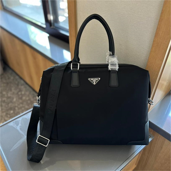 プラダ スーパーコピー ビジネスバッグ 三角ロゴ ジッパー ポリアミド トラベルバッグ 旅行 出張 PRADA 