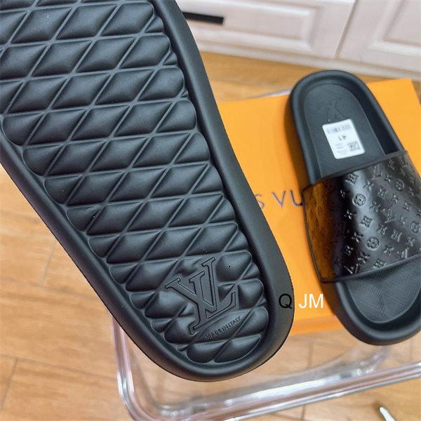LOUIS VUITTON コピー サンダル モノグラム柄 エンボスロゴ 快適 軽量 スタイリッシュ ルイヴィトン