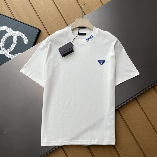 PRADA コピー Ｔシャツ 三角 ロゴ 刺繡 ブルー 斬新 上品 快適 耐久性 洗練された プラダ